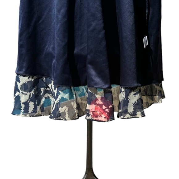 BCBGMaxAzria Formal Dress Halter Women's Sz 6 Deep plunge V Low Back Blue Silk - Picture 11 of 12